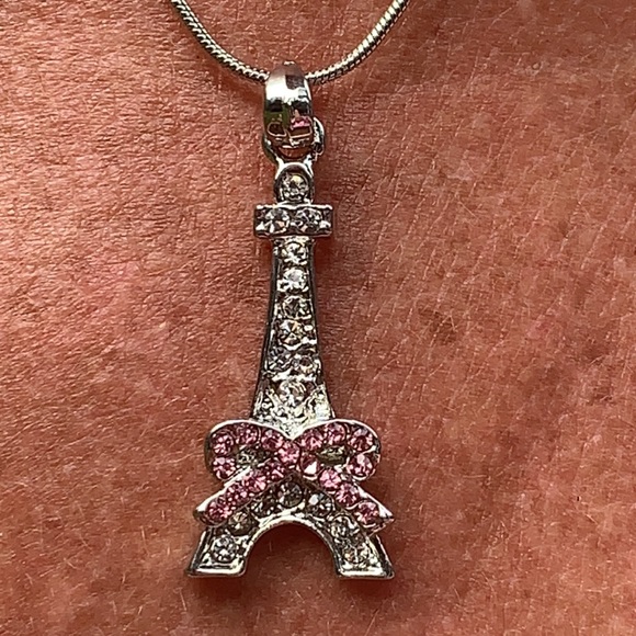 New Crystal Eiffel Tower with bow and chain. - Picture 4 of 6